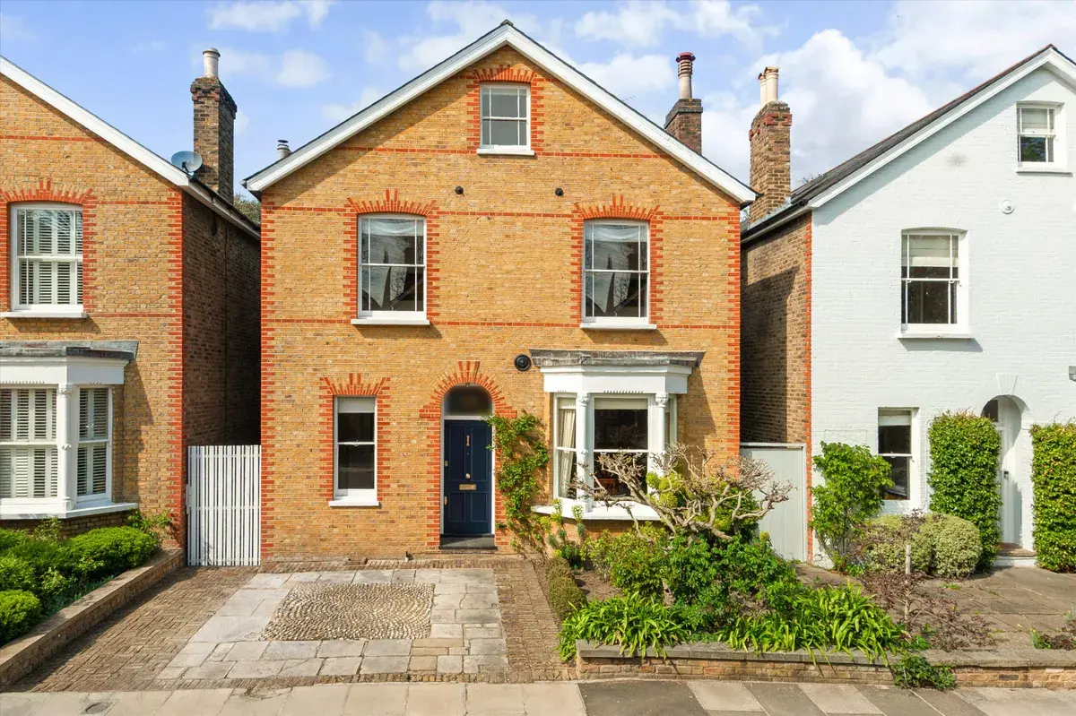 5 bed detached house for sale
