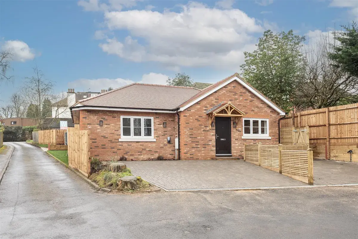 2 bed bungalow for sale