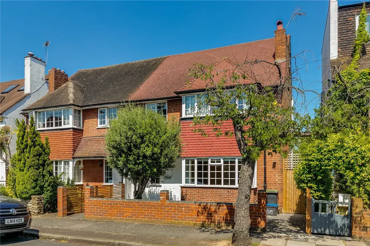 4 bed semi-detached house for sale
