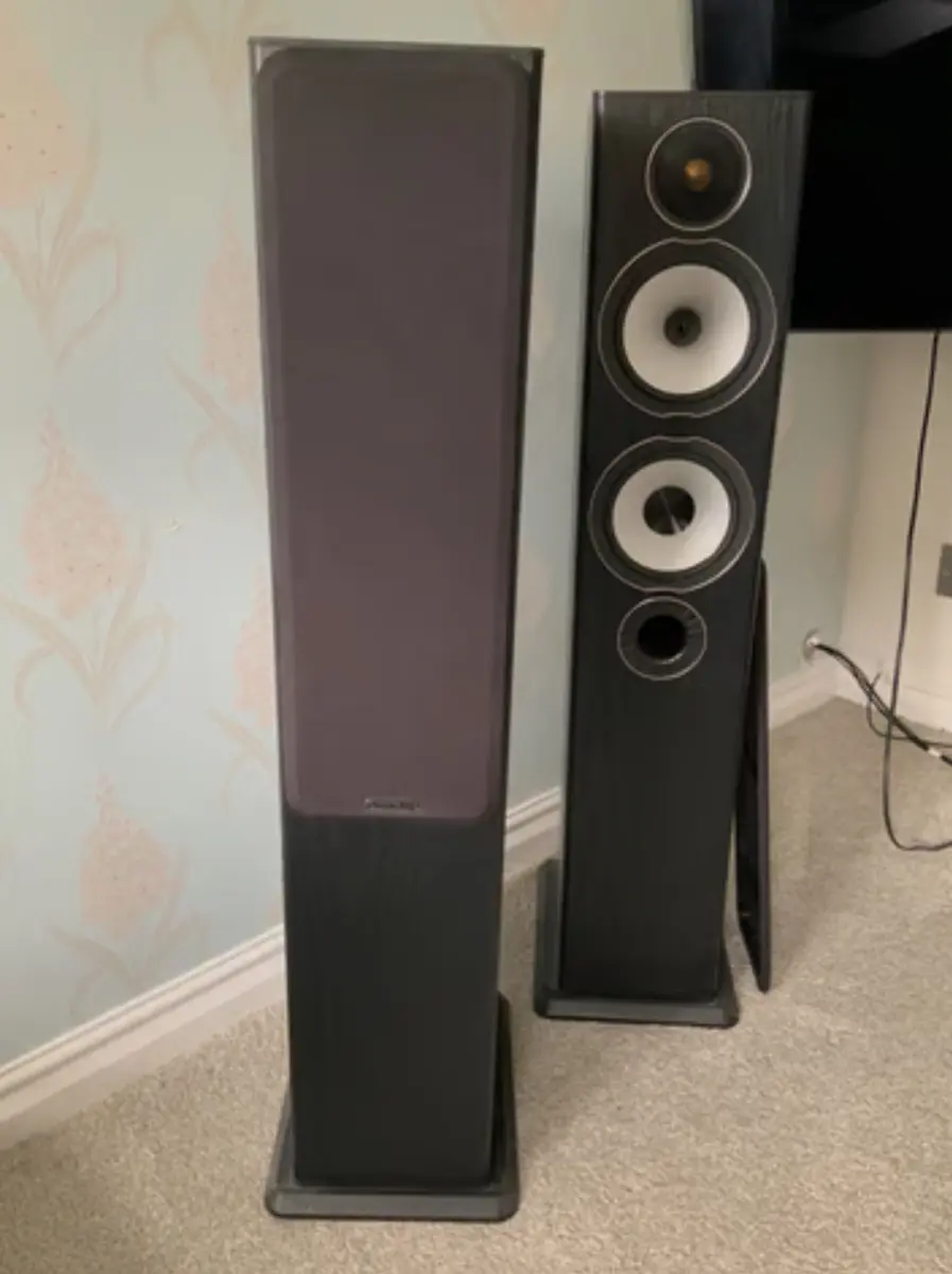 Marantz CD player with Amplifier and monitor audio