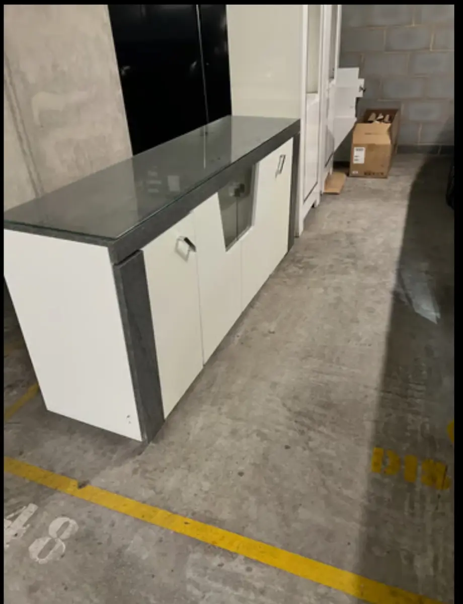 1 Tv stand and 2 cabinets