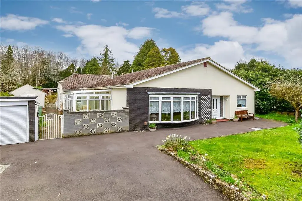 2 bed bungalow for sale