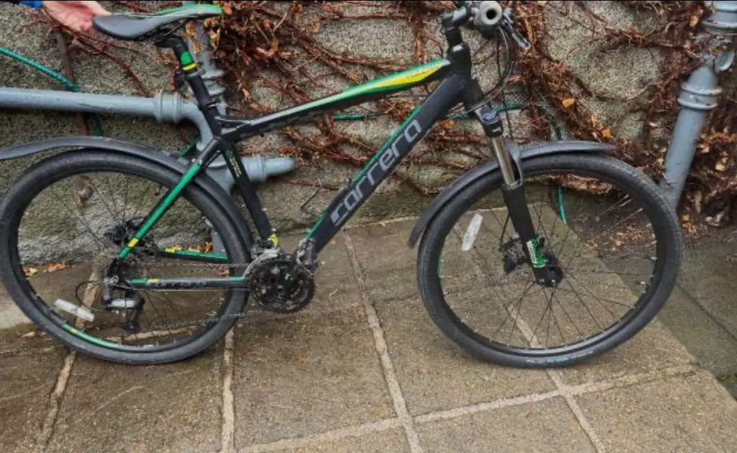 Gents Carrera Bycle. One owner