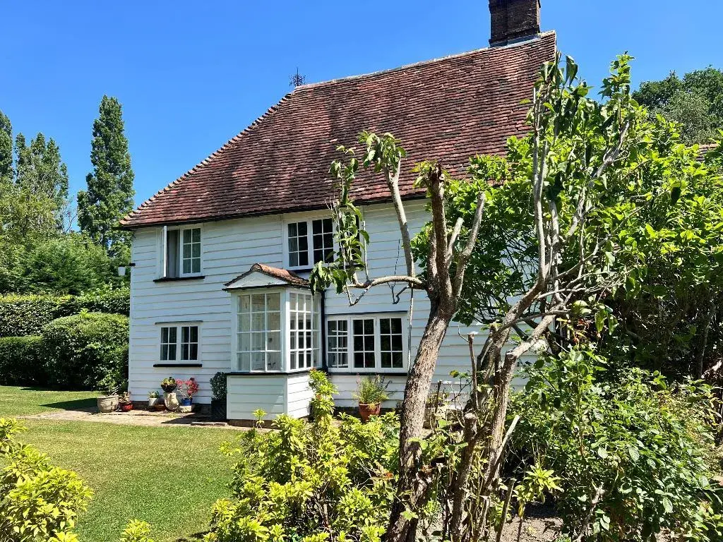 2 bed detached house for sale