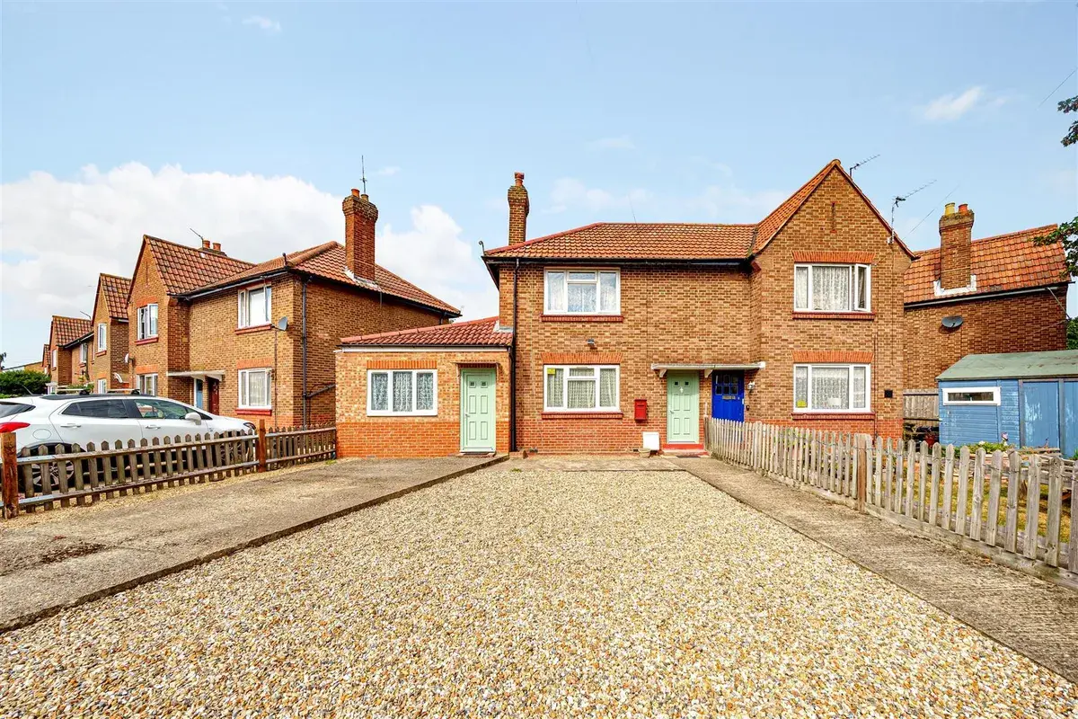 3 bed semi-detached house for sale