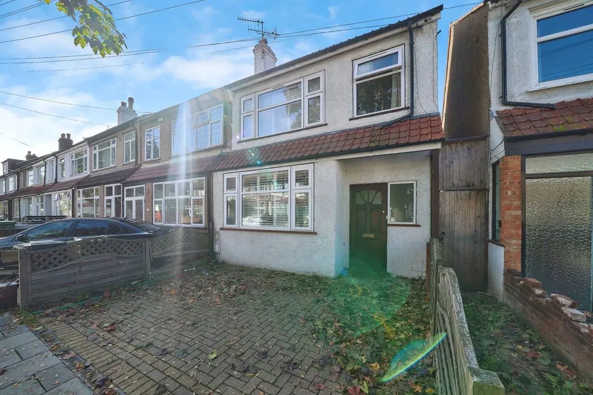 3 bed end terrace house for sale