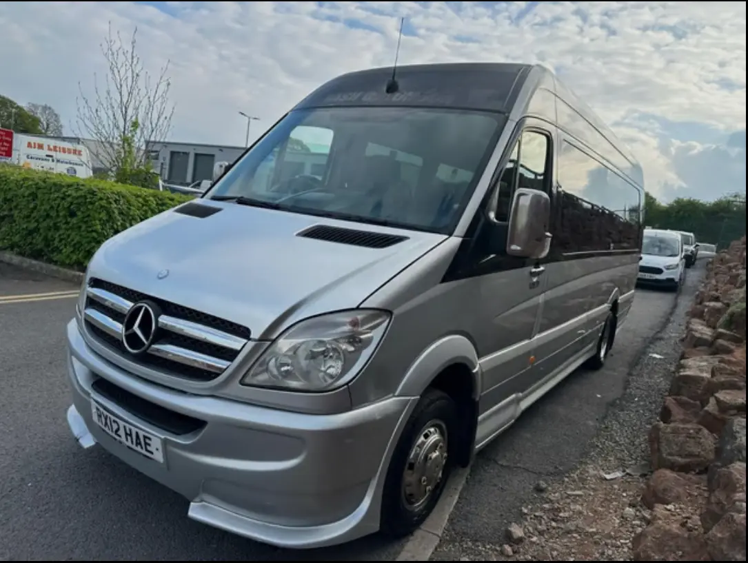 Mini bus mercedes-benz