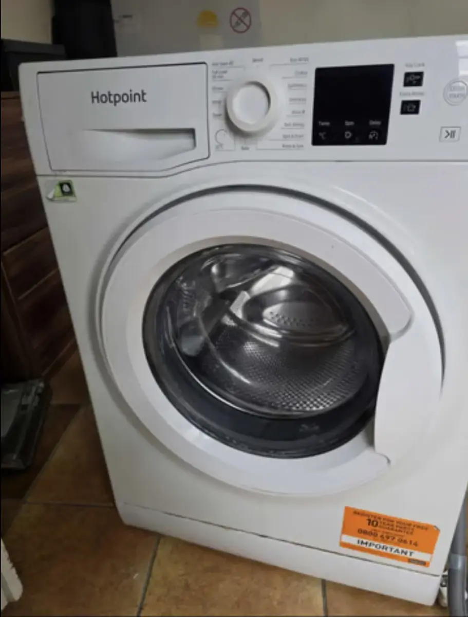 Hotpoint Washing Machine 9kg - Spares or Repairs -