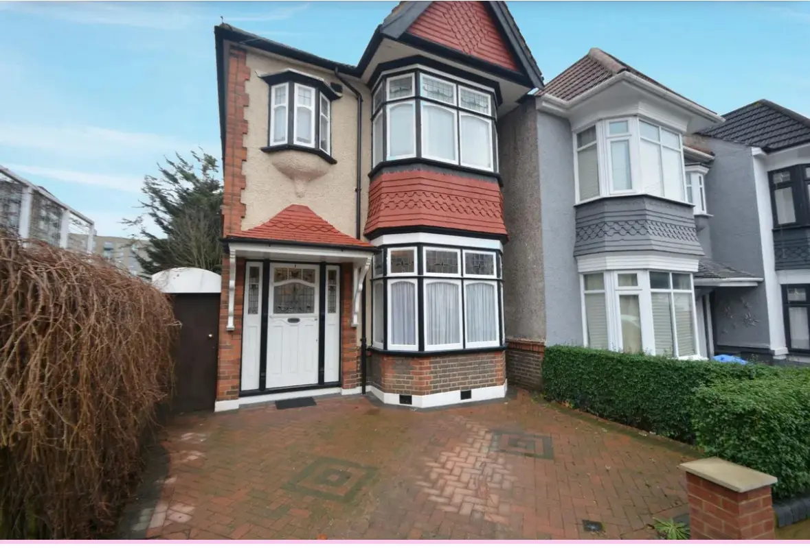 3 bed end terrace house for sale