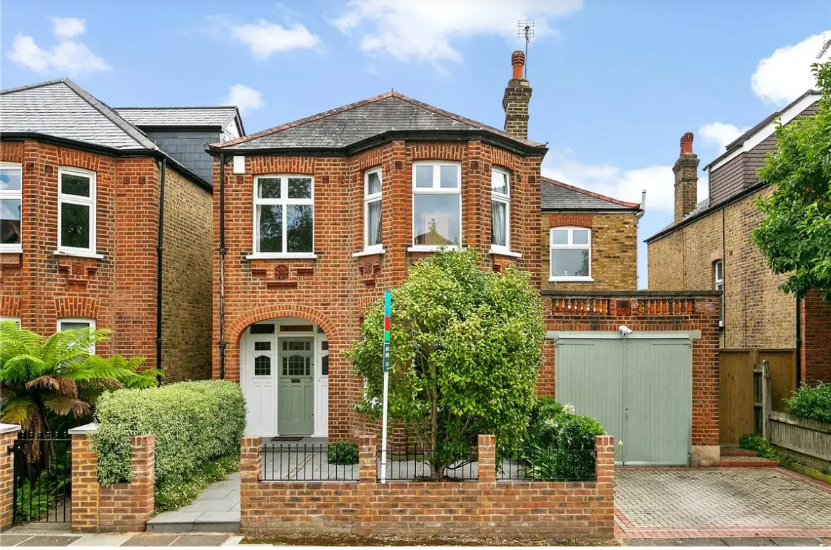 5 bed detached house for sale