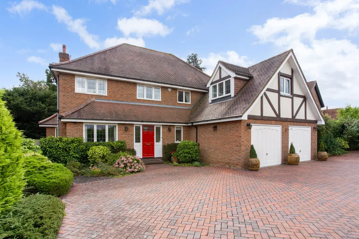 5 bed detached house for sale