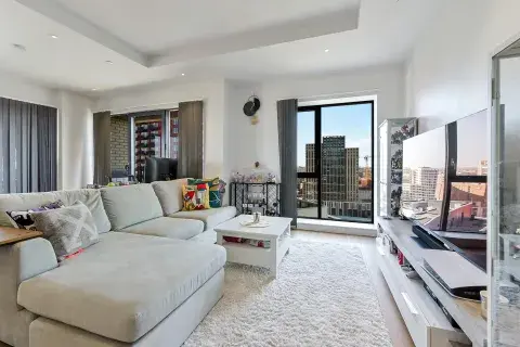 2 bed flat for sale