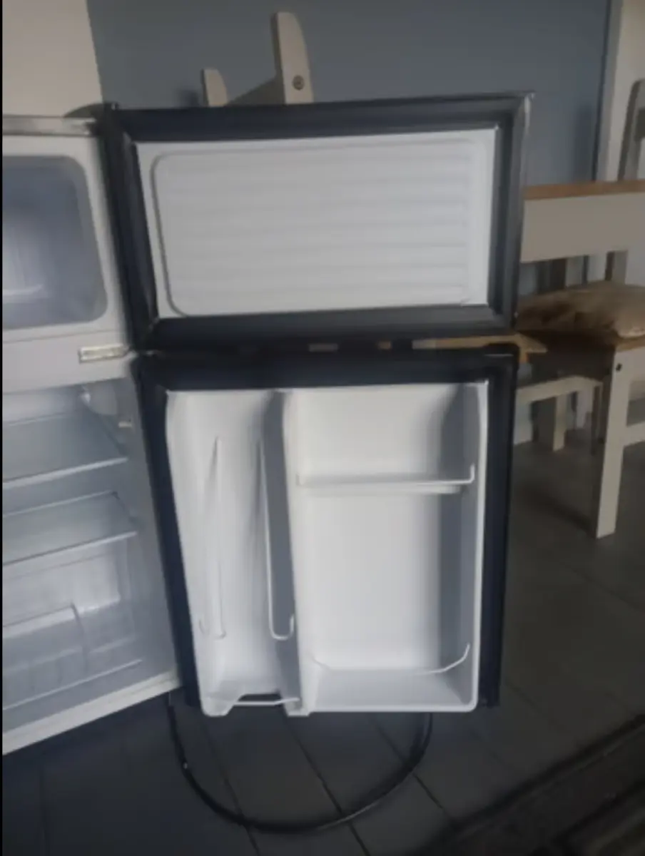 SMALL Fridge/Freezer