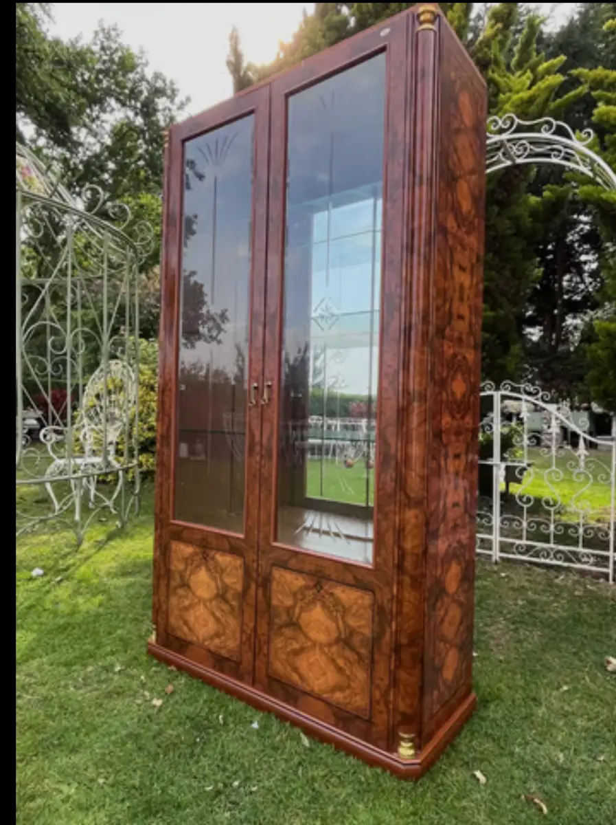 Cabinet Mirrored Back