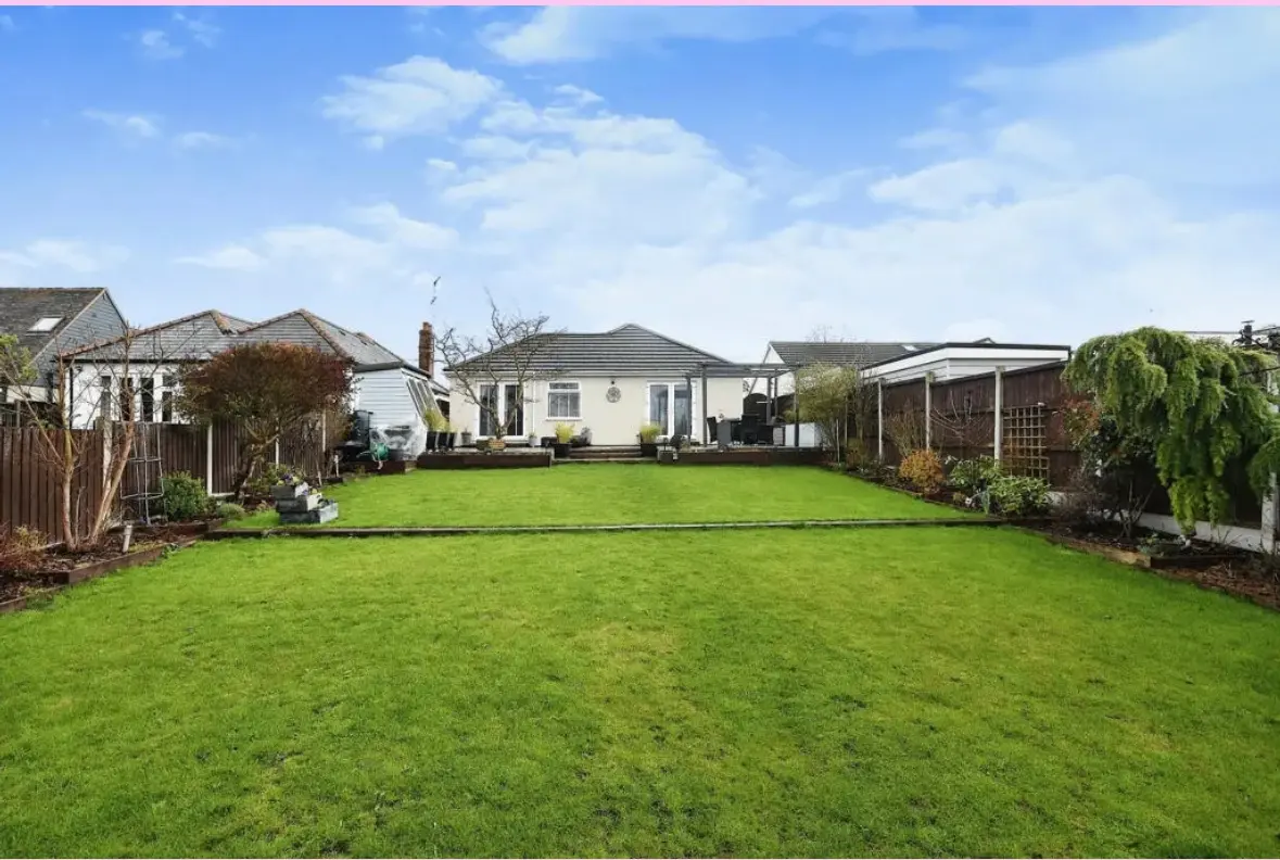 2 bed bungalow for sale