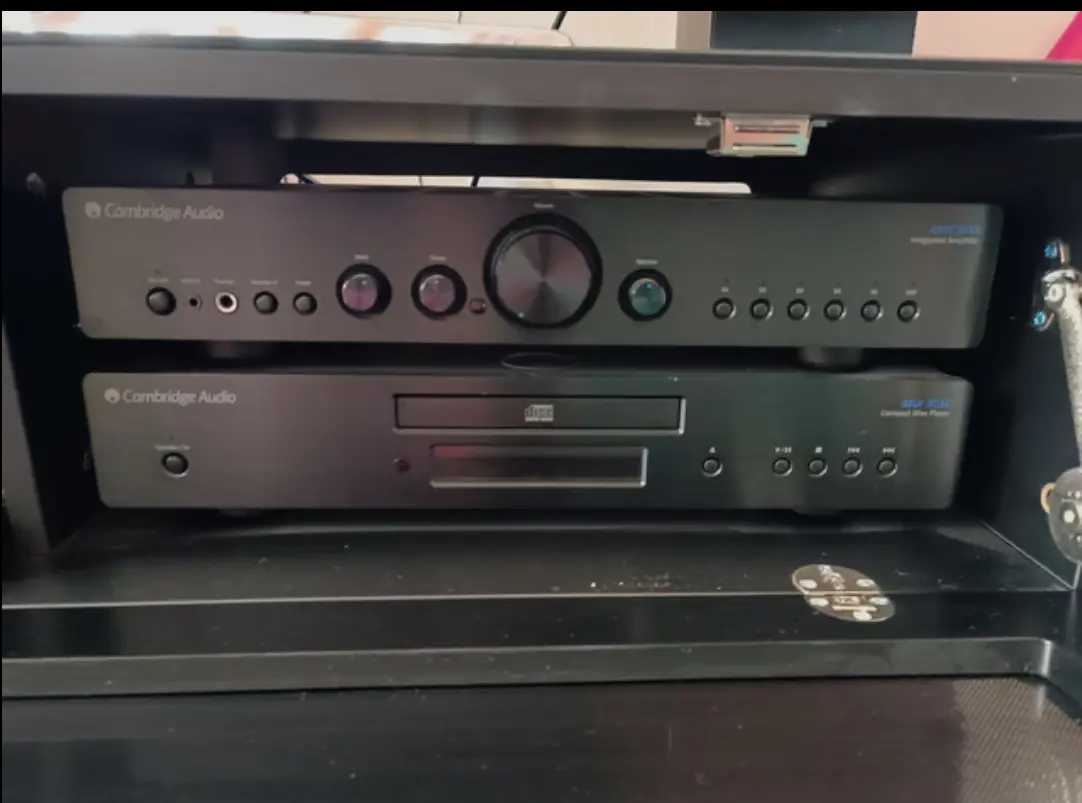 Cambridge Audio Amplifier, CD player and Bookshelf