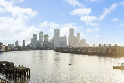 2 bed flat for sale