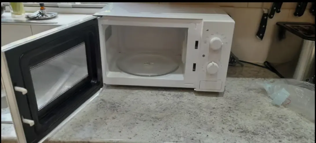 Igenix microwave, clean and working