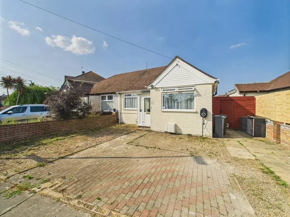 2 bed bungalow for sale