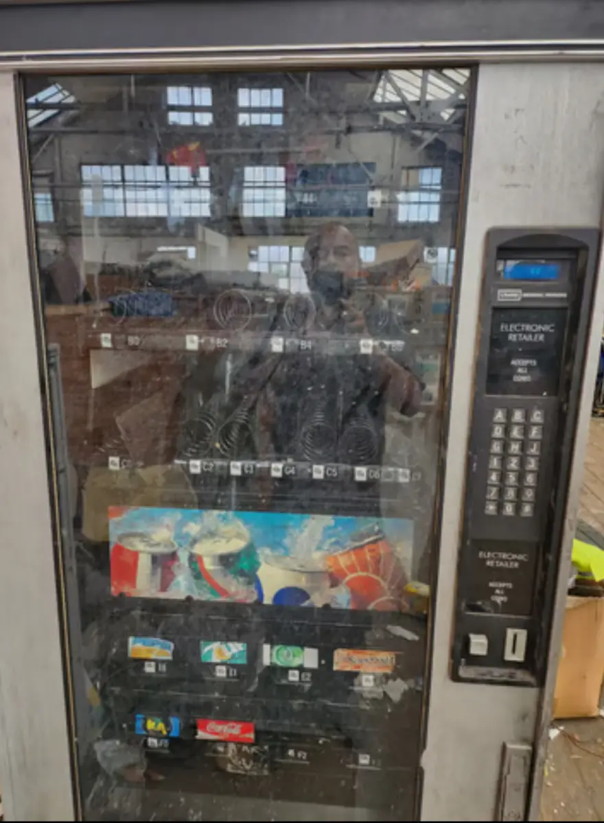 Vending Machine Refridgerated Crane Cascade Model