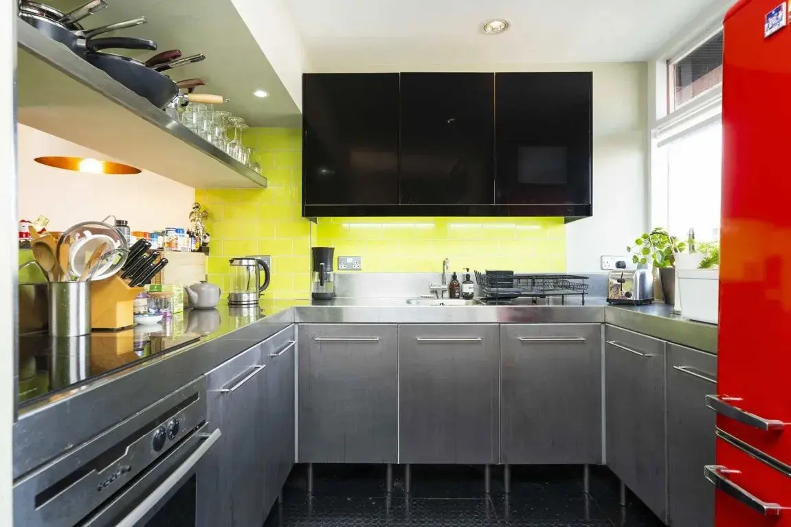 Flat 2 bed for sale Golden Lane Estate