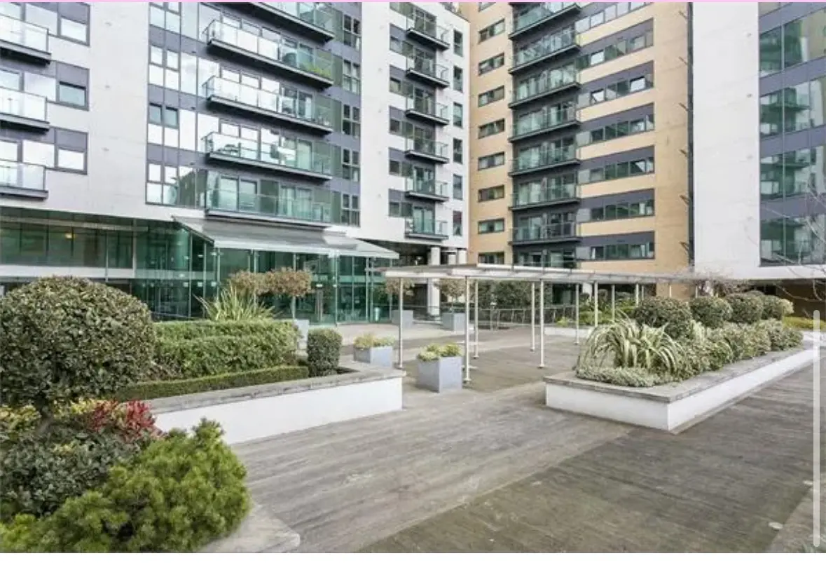 2 bed flat for sale