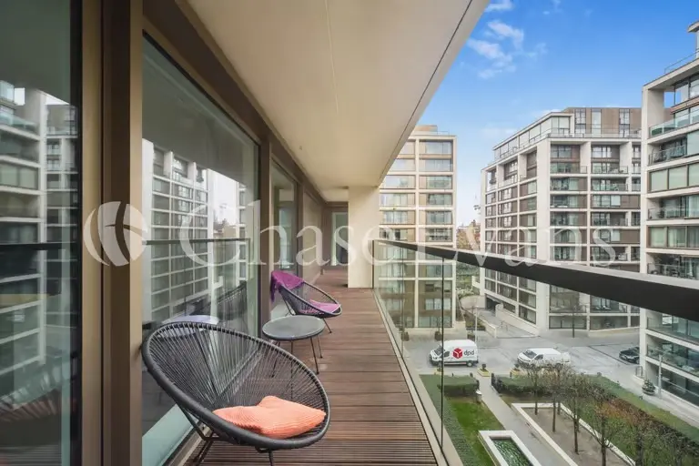 Flat 3 bedroom in Radnor Terrace, Kensington