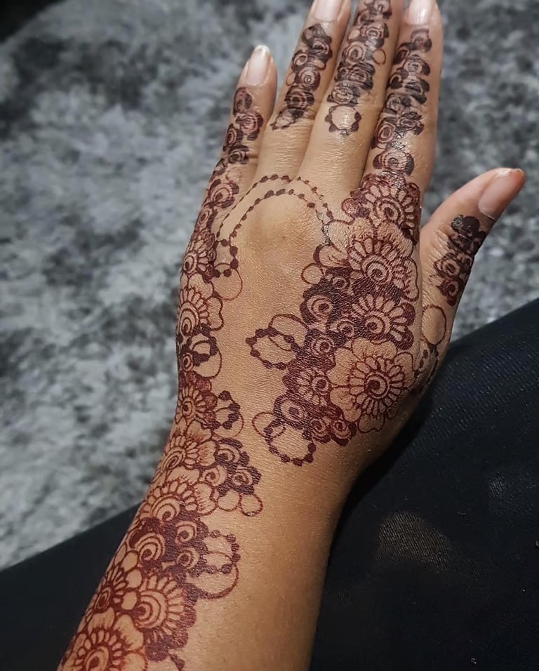 Henna Artist in Stratford