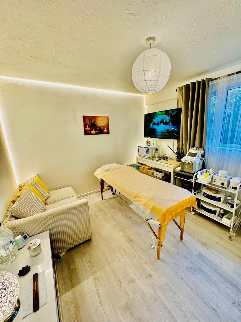 Male Massage, Sugar waxing, Body treatments & Faci
