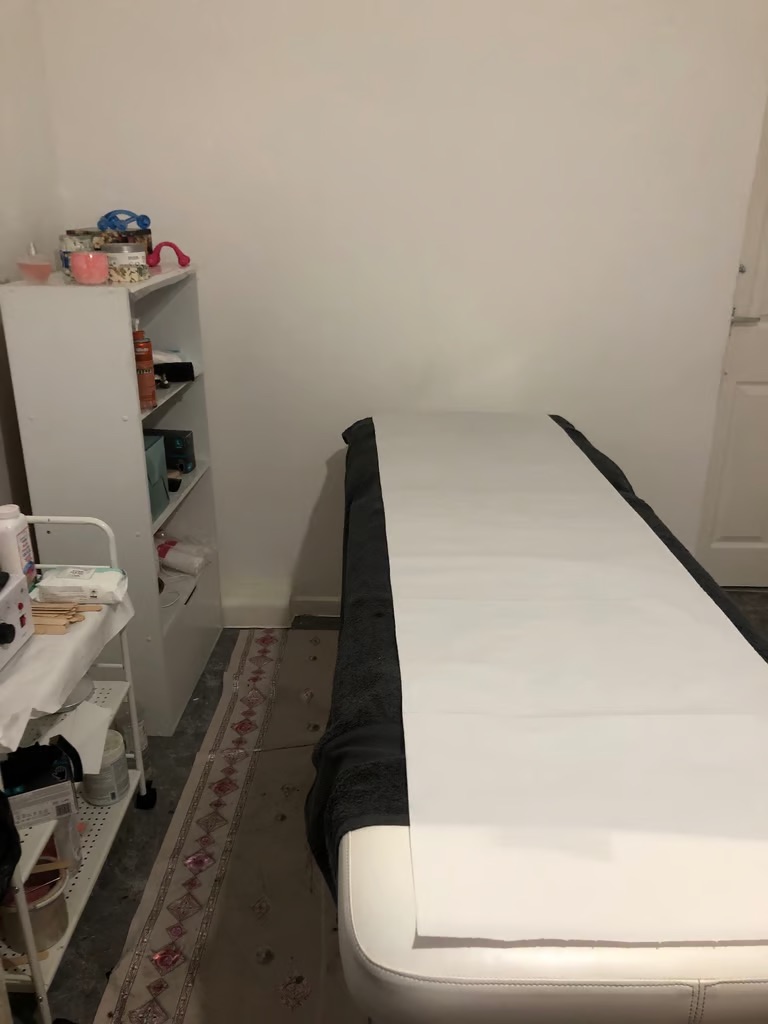 Female & Male waxing inc Hollywood/Brazilian